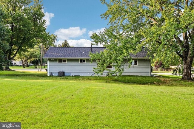 Building Photo - 7200 Vellex Ln