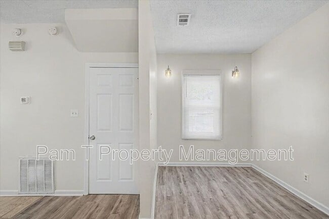 Building Photo - 814 Ott St