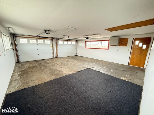 Building Photo - Beautiful 3-Bedroom Stunning Stone Home with Breathtaking Valley Views!