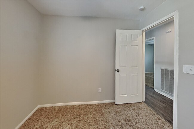 Building Photo - 9530 Cabin Creek Dr