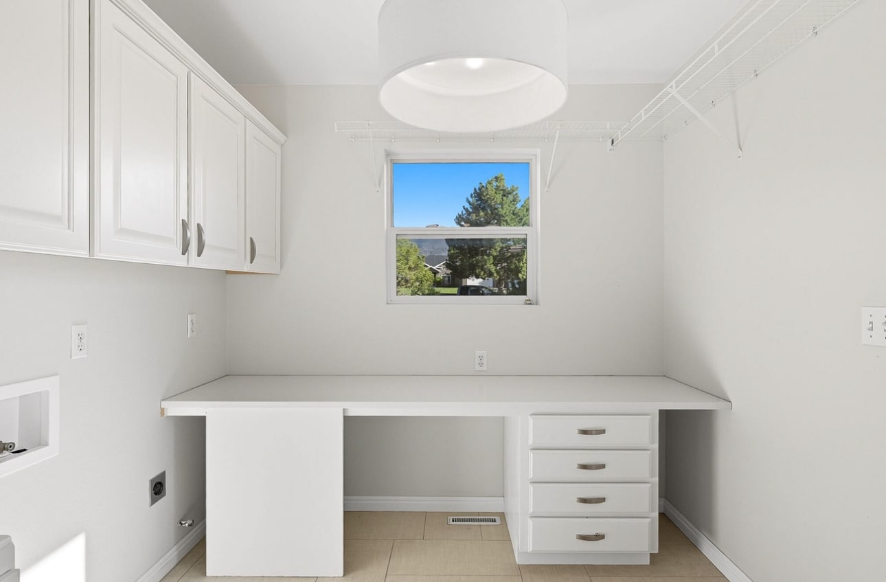 Building Photo - 298 S Staci Ct