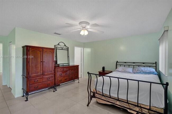 Building Photo - 1726 SW 110th Terrace