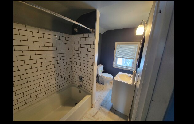 Building Photo - 2242 Auburn Ave