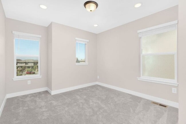 Building Photo - 6240 N Florence Wy