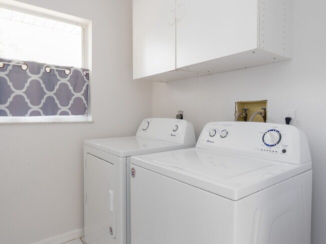 Building Photo - RENT THIS HOME WITH ZERO DEPOSIT