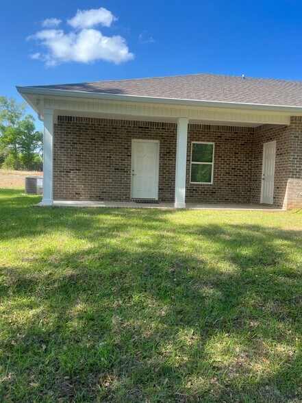 Building Photo - 19238 Horseshoe Cir