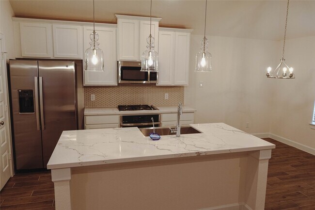 Building Photo - 3352 Vine Ter Trce