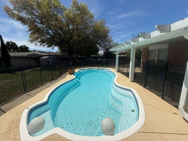 Building Photo - 4216 Shadow Ln