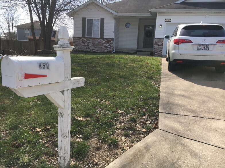 Building Photo - 850 W Hickory Nut Ct