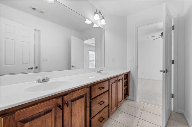 Building Photo - 1475 Boomer Cir