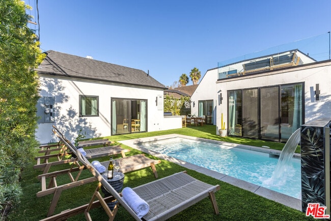 Building Photo - 1161 Stearns Dr