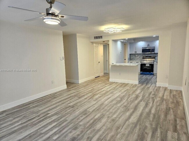 Building Photo - 18021 Biscayne Blvd