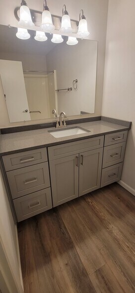 Building Photo - 2080 NW Hickory Ln