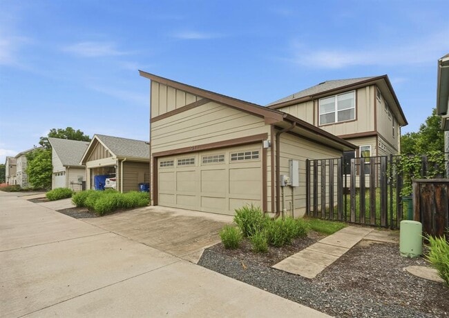 Building Photo - 911 Cannoneer Ln
