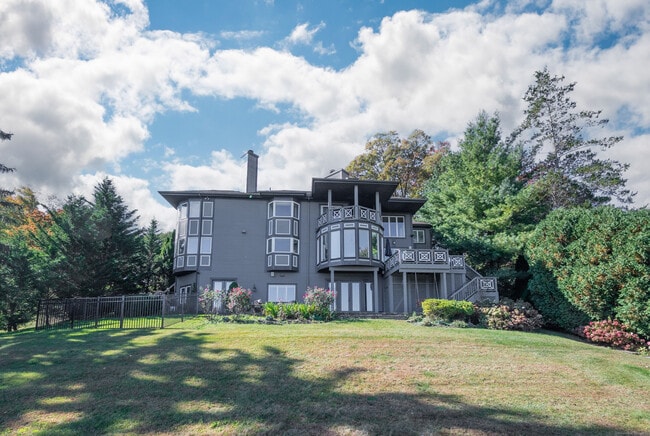 Building Photo - 20 Shore Rd