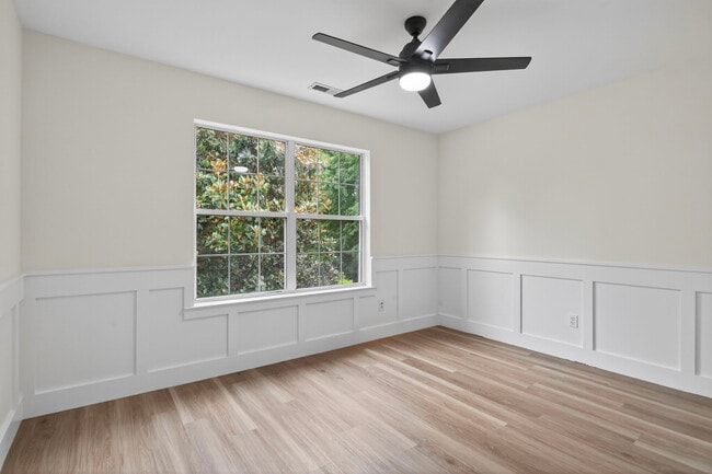 Building Photo - 3881 Shenandoah Dr