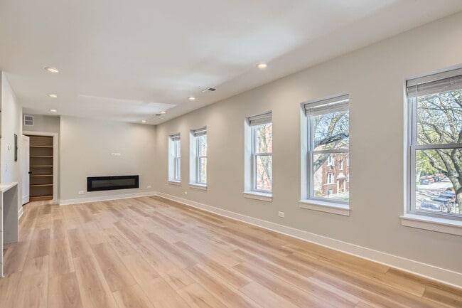 Building Photo - 5014 N Rockwell St
