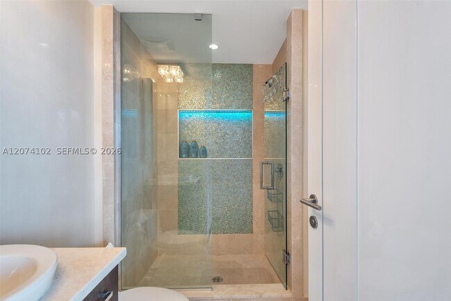 Building Photo - 17121 Collins Ave