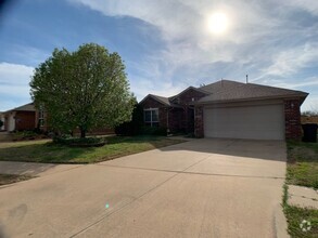 Building Photo - 3 Bed Home