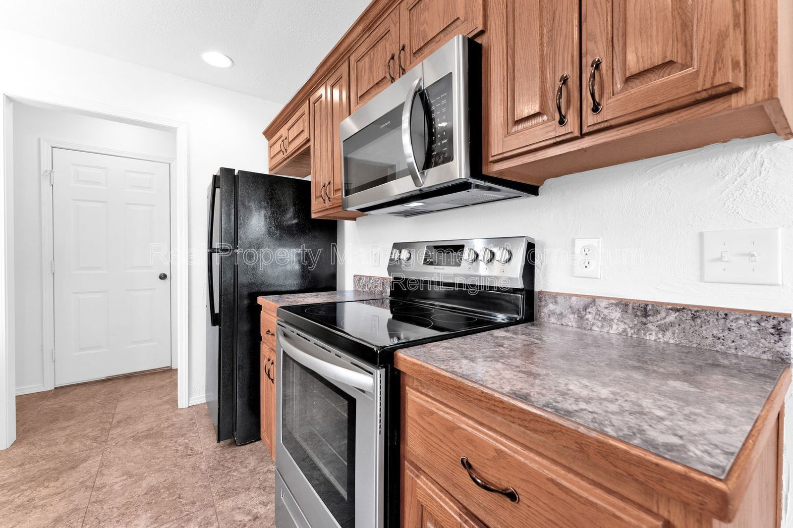 Building Photo - 882 S Hickory Ln