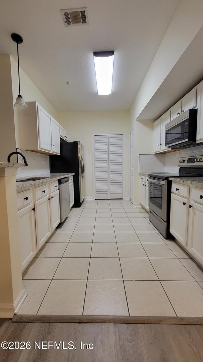 Building Photo - 6984 Ortega Woods Dr