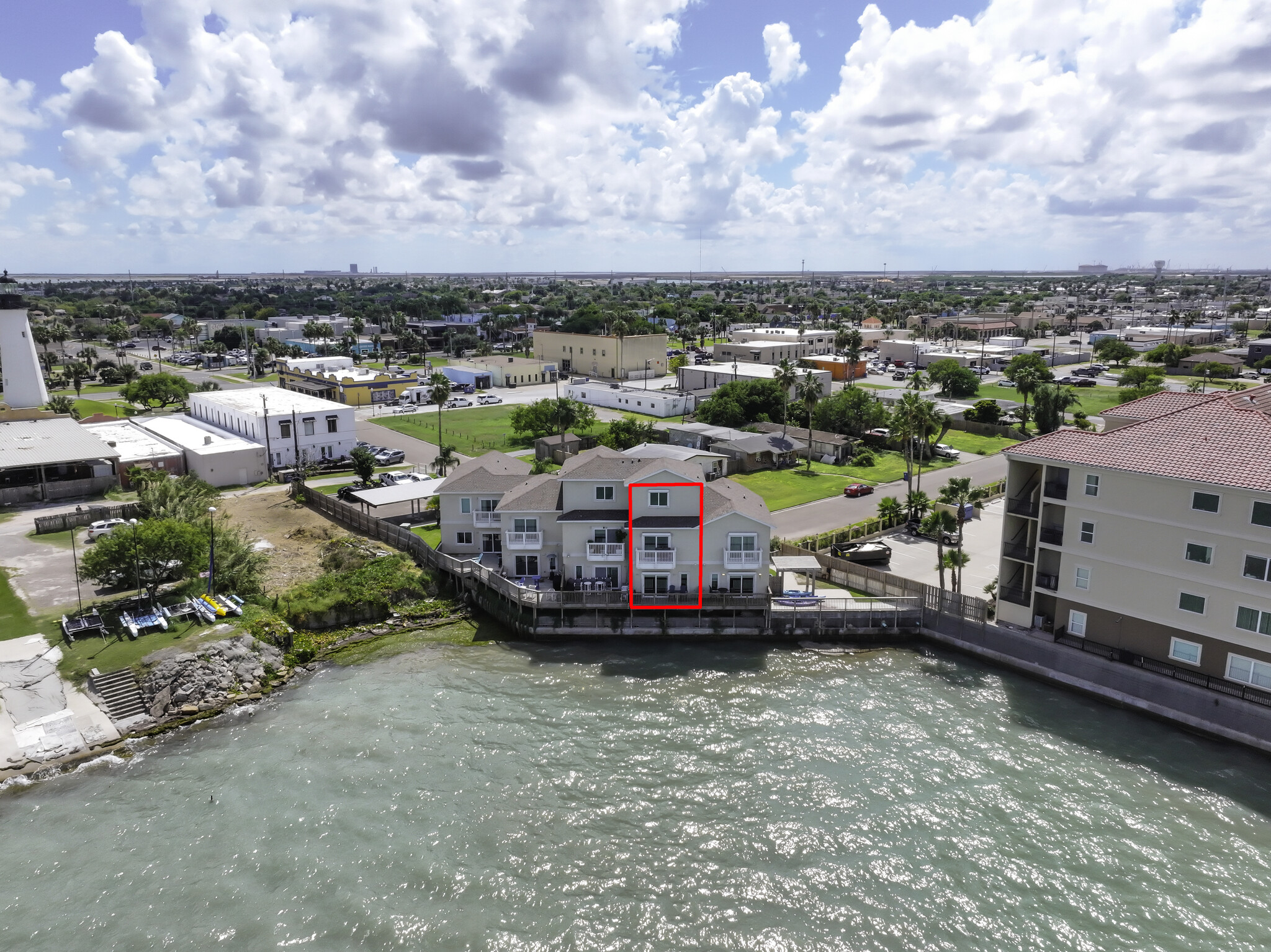 Building Photo - 404 N Tarnava St