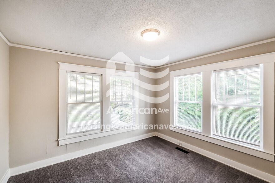 Building Photo - 8214 8th Ave S