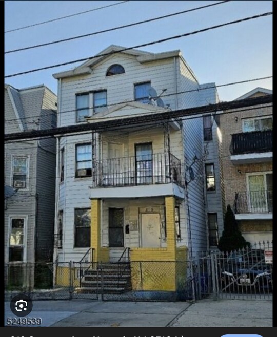 Building Photo - 319 Summer Ave