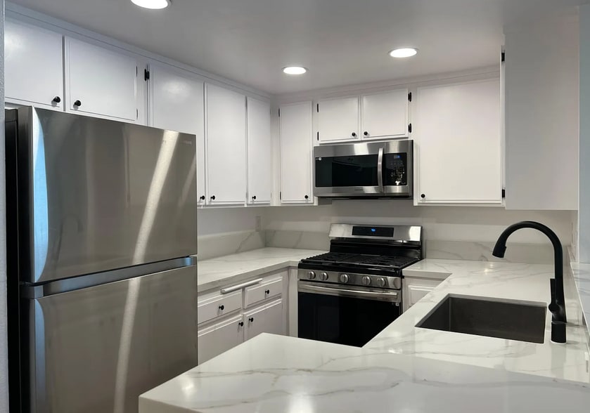 Building Photo - 15511 Sherman Way