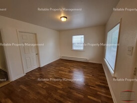 Building Photo - 674 N Water Ave