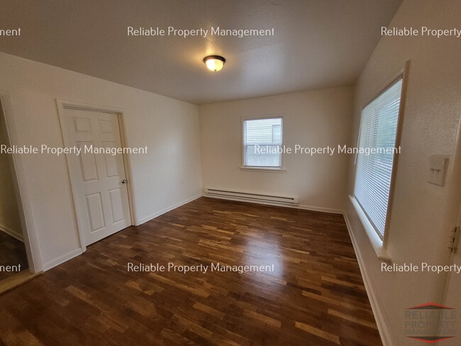 Building Photo - 674 N Water Ave