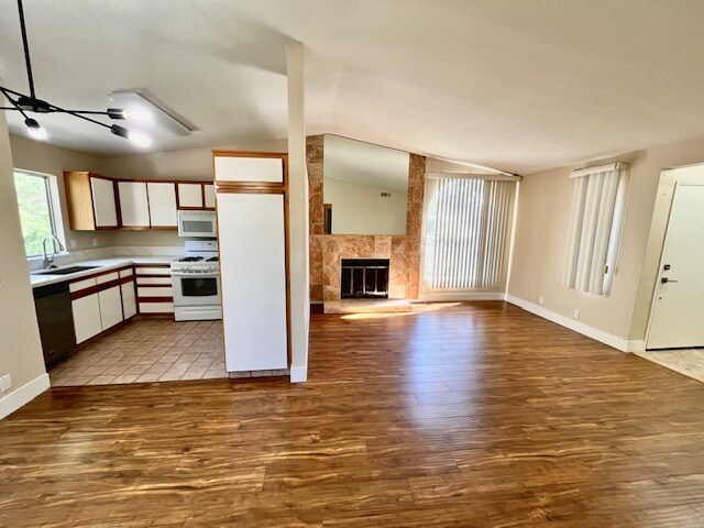 Building Photo - 7130 Woodlake Ave