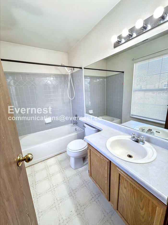 Building Photo - 663 Seawell Dr