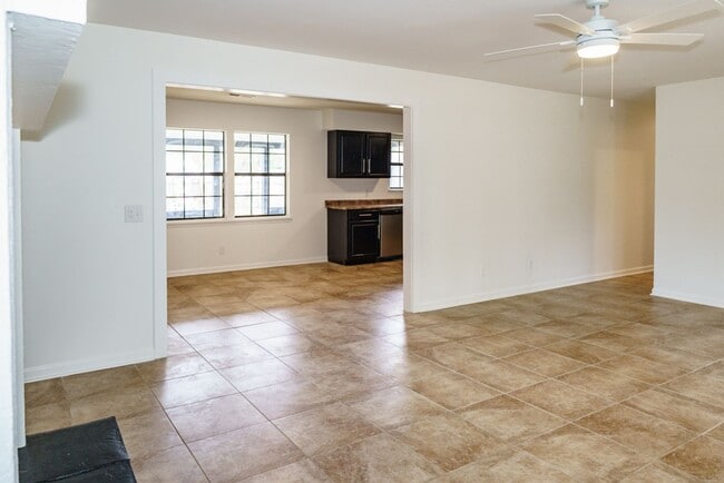 Building Photo - 3BR Home in Shell Point – Sunroom | Garage | Prime Location