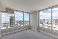 Building Photo - 1009 Kapiolani Blvd
