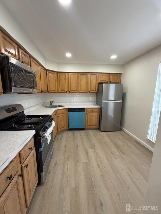 Building Photo - 32 Columbus Dr