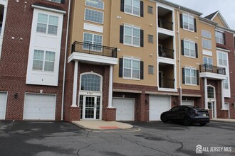 Building Photo - 613 Doral Ct