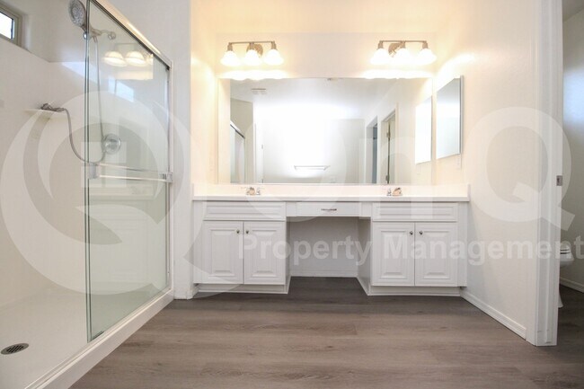 Building Photo - 16401 W Latham St