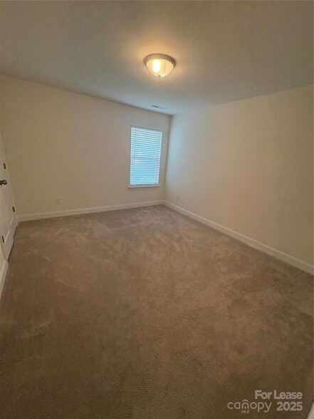 Building Photo - 718 Elam St