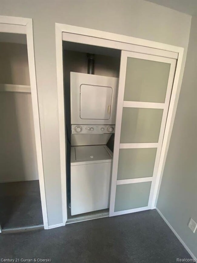 Building Photo - 6121 Orchard Lake Rd