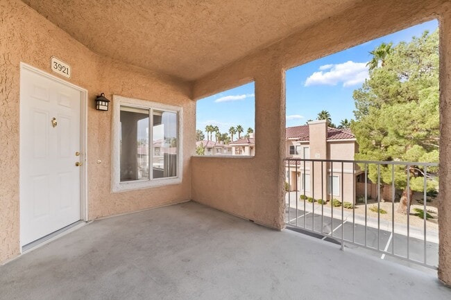 Building Photo - Charming Henderson Condo in Gated Community with Pool Access!