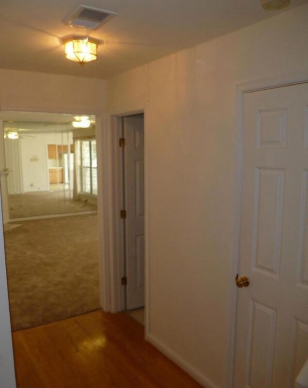 Building Photo - 8218 Catbird Cir