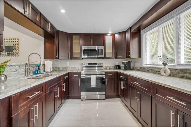 Building Photo - 5838 Sage Dr