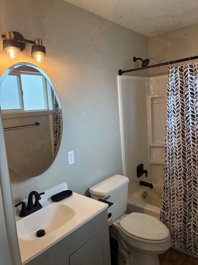 Building Photo - 609 J St