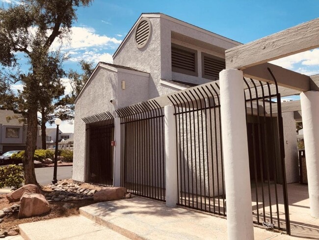 Building Photo - 5521 Orchard Ln