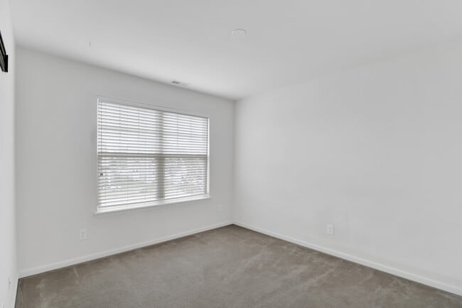 Building Photo - 131 Lady Bug Dr