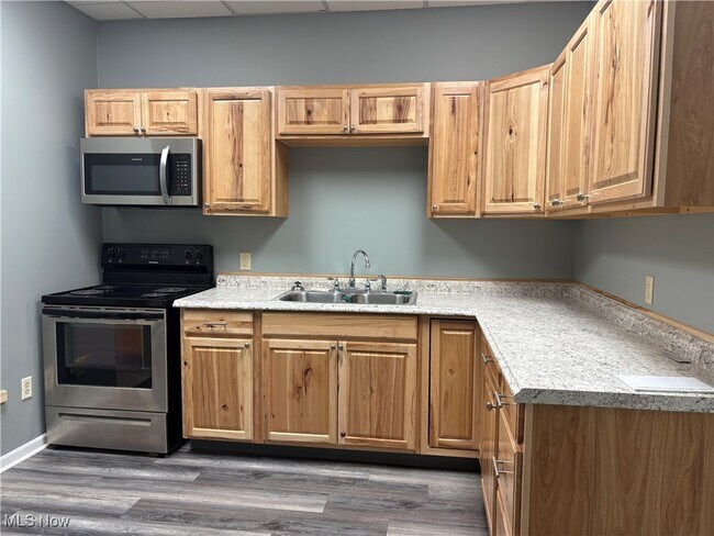 Building Photo - 158 N Broadway St