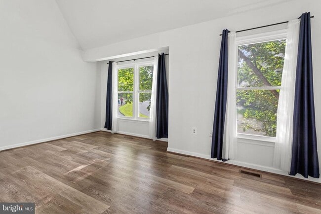 Building Photo - 6608 Beach Dr