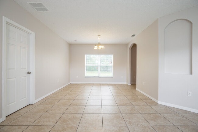 Building Photo - 1009 Dudley Dr