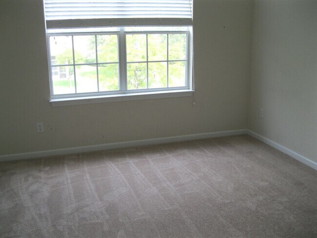 Building Photo - 195 Bayberry Cir